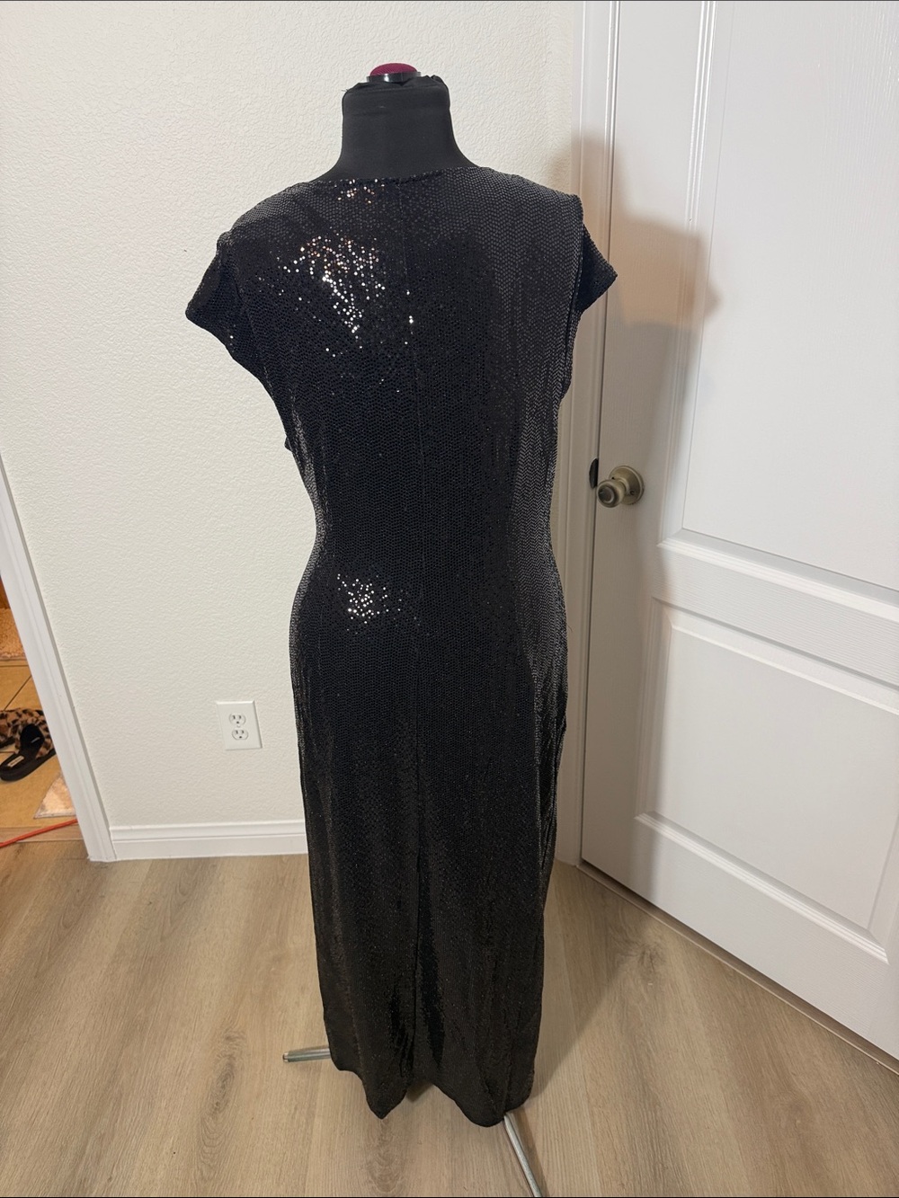 Elegant Black Sequin V-Neck Maxi Dress with Twist Detail Made in Egypt - Picture 6 of 8